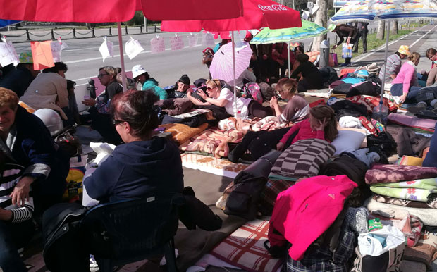 Већина мајки са троје и више деце без накнаде